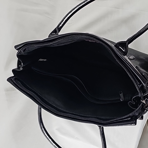 Elegant Black Shoulder Bag - Picture 4 of 9